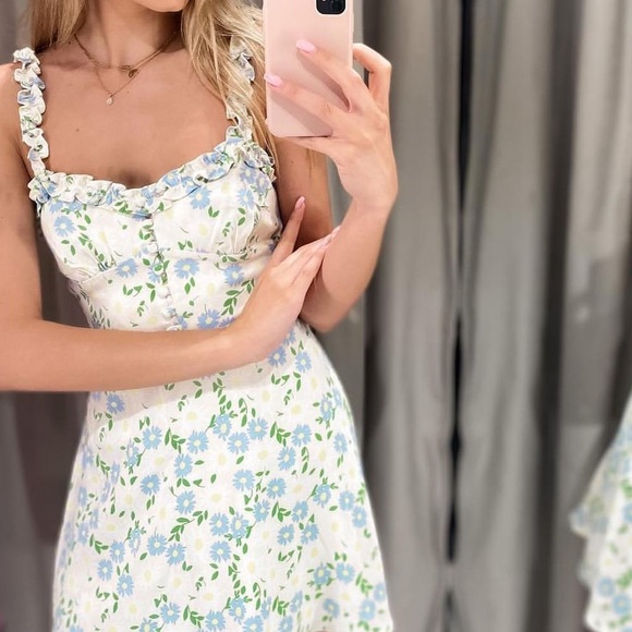 Zara floral satin dress bloggers fav - Picture 5 of 16